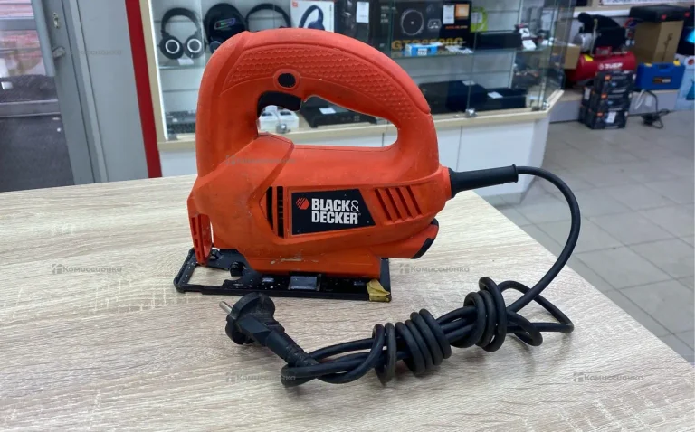 Лобзик black decker
