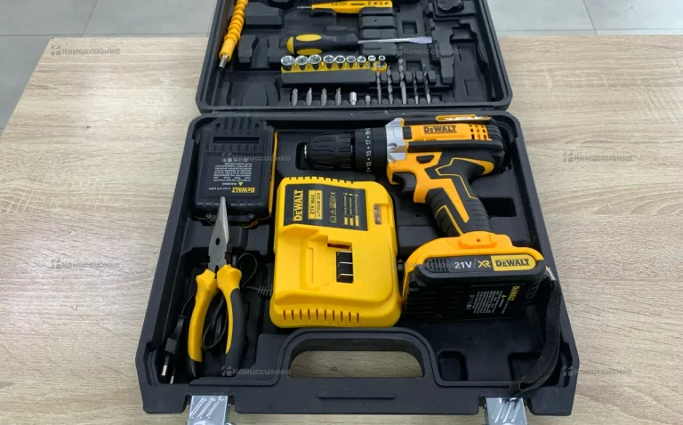 шуруповерт с набором Dewalt реп.
