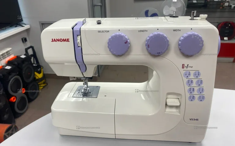 Швейная машина  janome