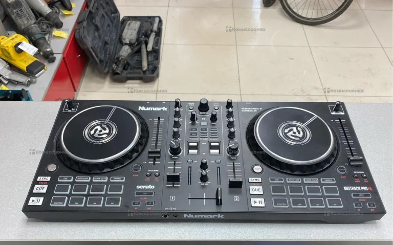 DJ контролер NUMARK MIXTRACK PRO FX