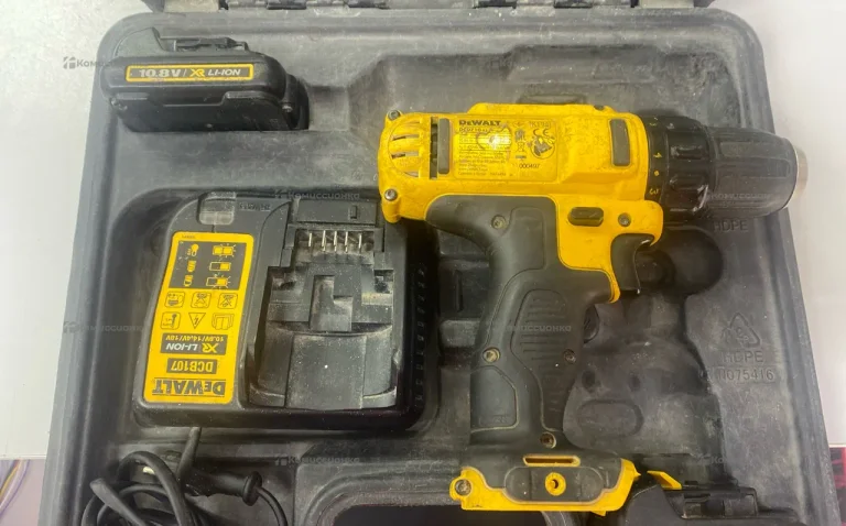 Дрель-шуруповерт DeWALT DCD710