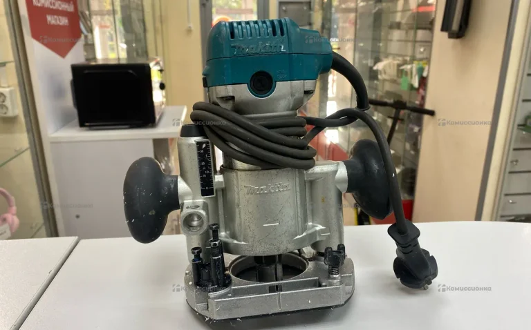 Фрезер 900Вт Makita