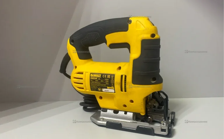 Электролобзик DeWALT DWE349