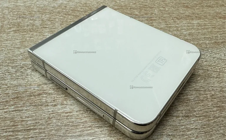 Samsung Galaxy Z Flip5 8/256 ГБ