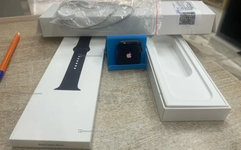 Часы  Apple Watch SE 44mm