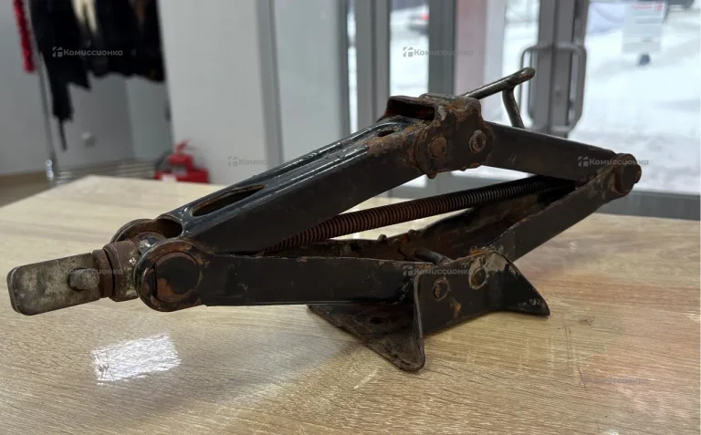 Домкрат ромбический