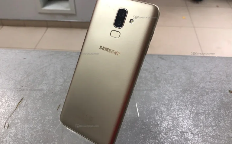 Samsung Galaxy J8 3/32 ГБ
