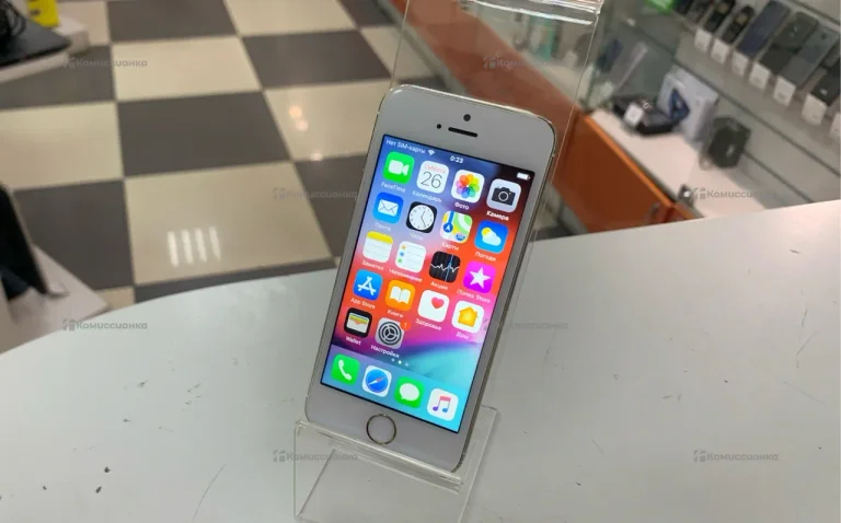 Apple iPhone 5S 32Gb белый