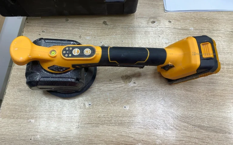 виброприсоска аккумуляторная для укладки плиты Dek