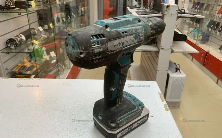 Аккумуляторная дрель-шуруповерт Makita DF488DWE