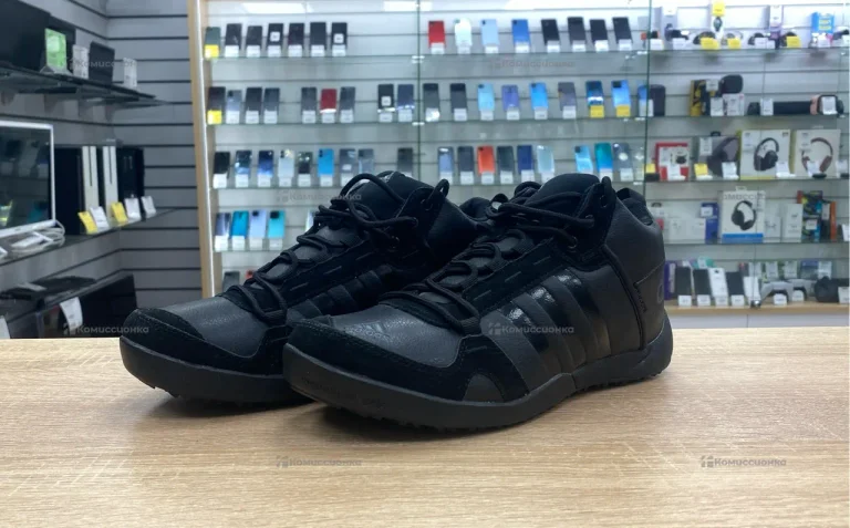 Зимние кроссовки adidas 41