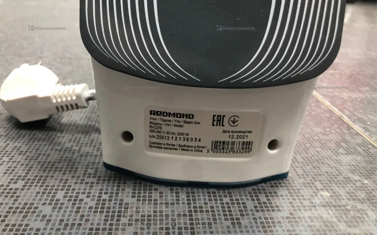 Утюг Redmond RI-C278