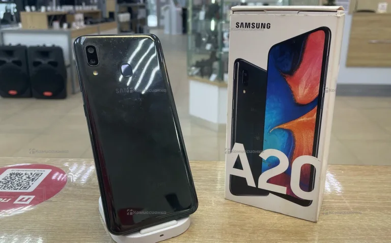 Samsung Galaxy A20 3/32 ГБ