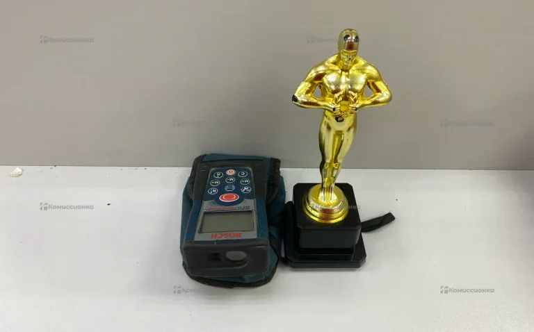 дальномер Bosch DLE50