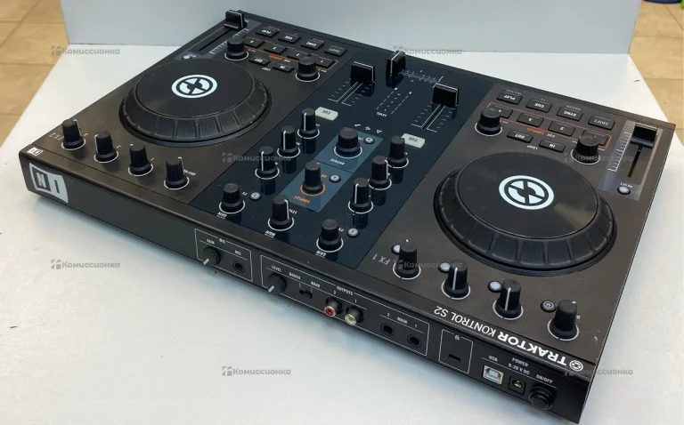 DJ контроллер TRAKTOR KONTROL S2
