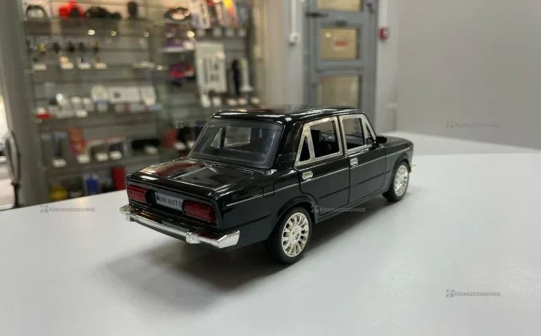 Железная машинка Lada