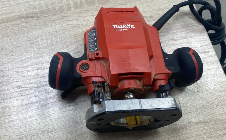 Фрезер makita MT M3601