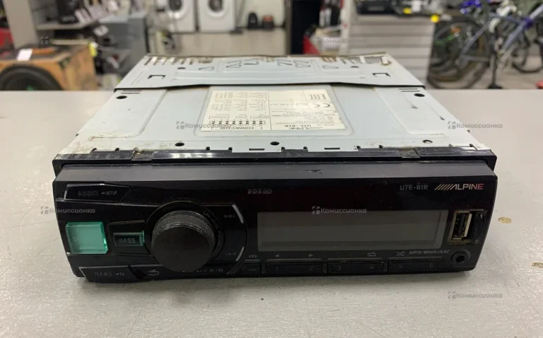 Автомагнитола Alpine UTE-81R