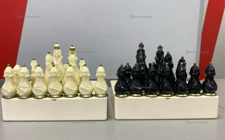 Шахматны под слоновую кость