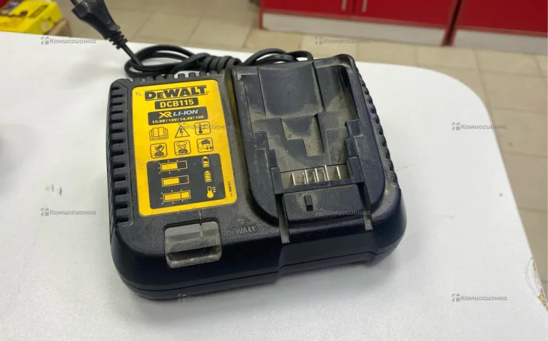 DEWALT зу DCB115