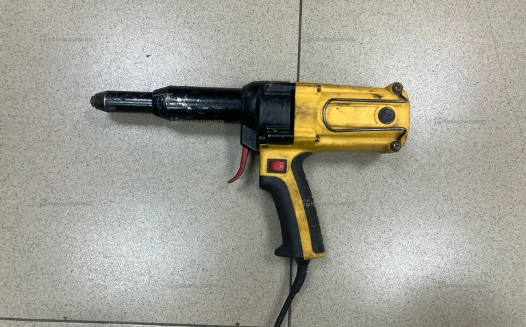 Заклепочник Absolut skytools  SK1006