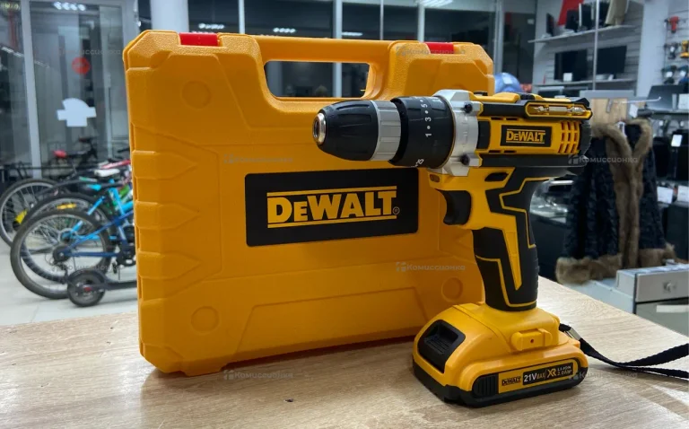 Дрель-шуруповерт Dewalt 21V