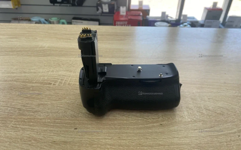Vertical battery grip