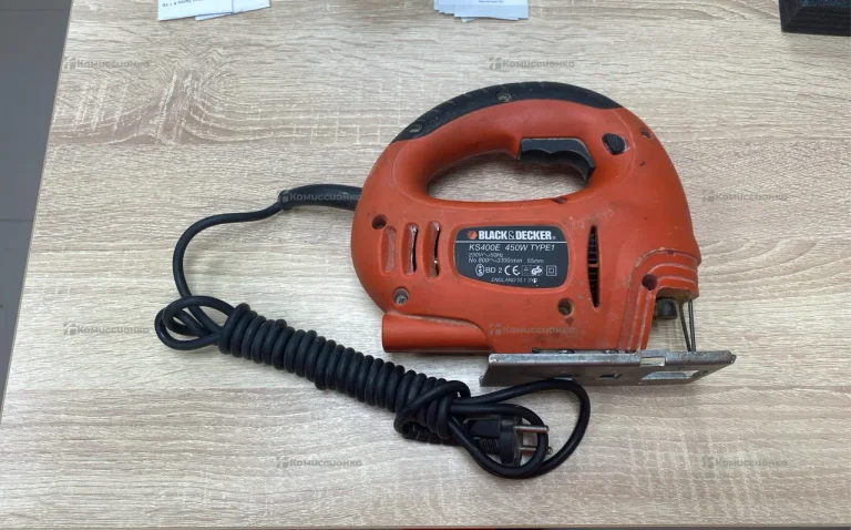 Лобзик Black decker ks400E