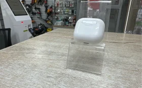 Наушники Apple AirPods 4 с шумоподавлением