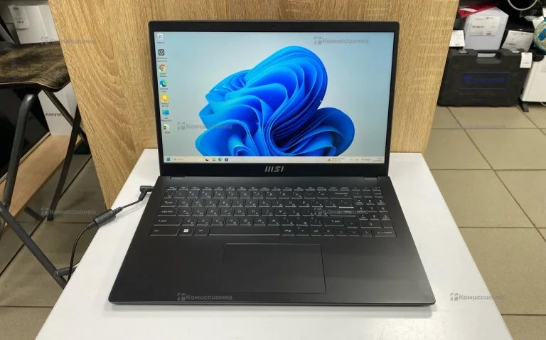 Ноутбук  MSI Modern 15 B12M