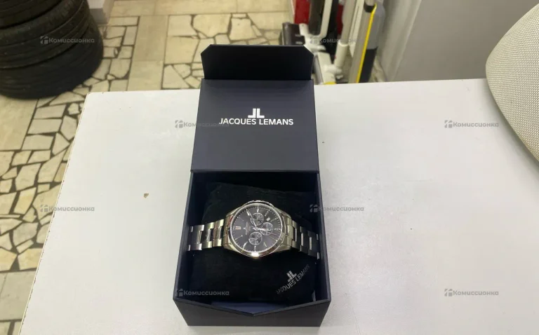 Часы  JACQUES LEMANS 1-1945. 1D