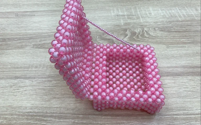 Шкатулка из бусин розовая