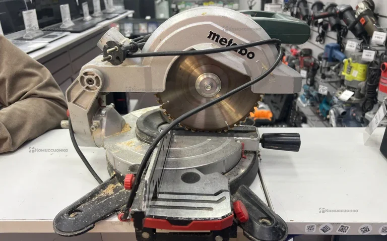 Торцовочная пила metabo KS 216 M Lasercut