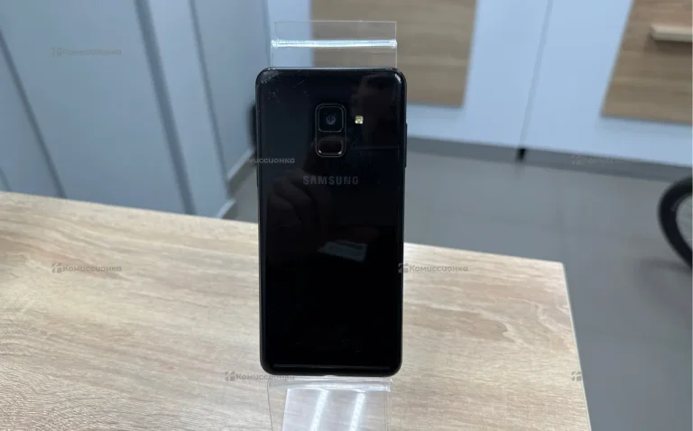 Samsung Galaxy A8 2/32 ГБ