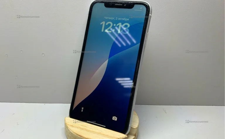 Apple iPhone XR 64 ГБ