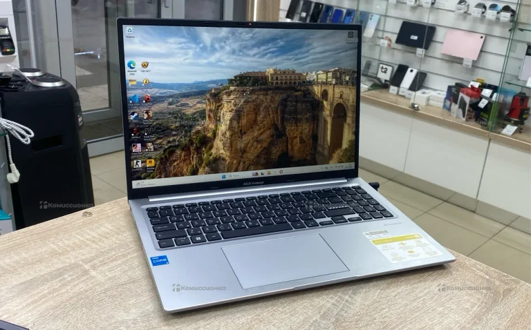 Ноутбук  Asus vivobook i3-12