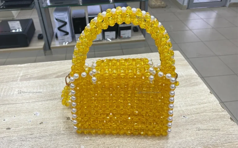 Сумка женская из бусин янтарный