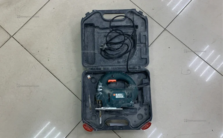 Электролобзик BlackDecker CD301