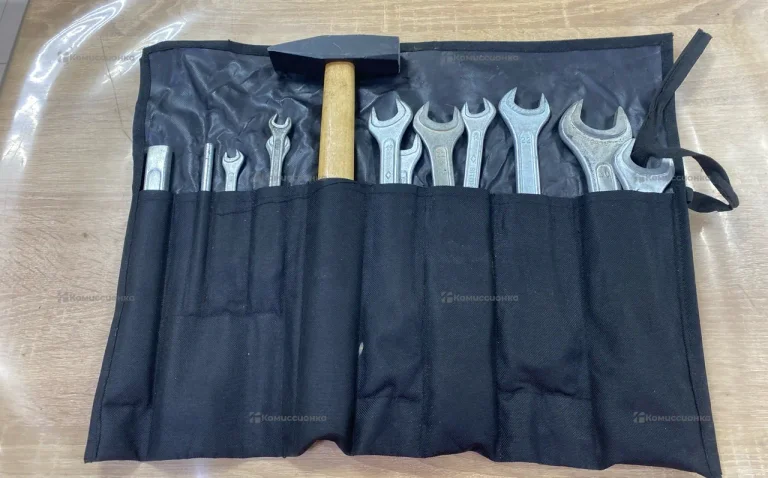 Набор ключей с молотком