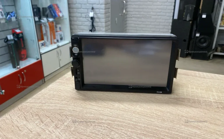 Автомагнитола Android 7010B