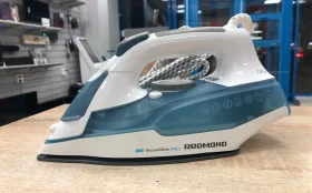 Утюг Redmond RI-C278