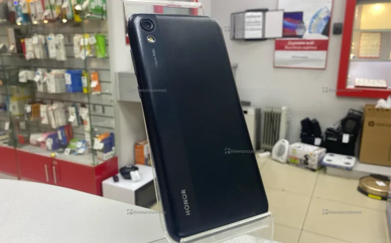 Honor 8S 2/32 ГБ.