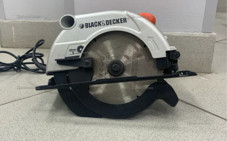 Дисковая пила Black Decker KS1300W
