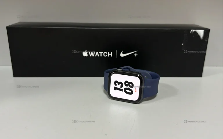 Часы Apple Watch 4 44mm Nike