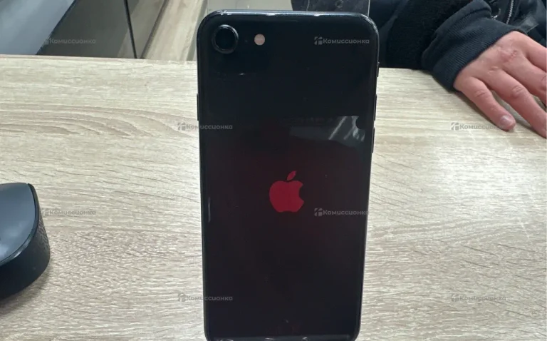 Apple iPhone SE (2020) 3/64 ГБ
