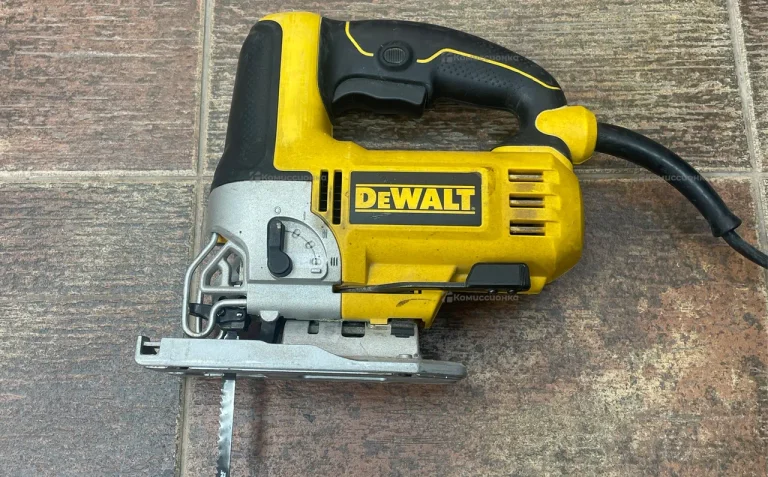 Электролобзик DeWALT DW349-KS
