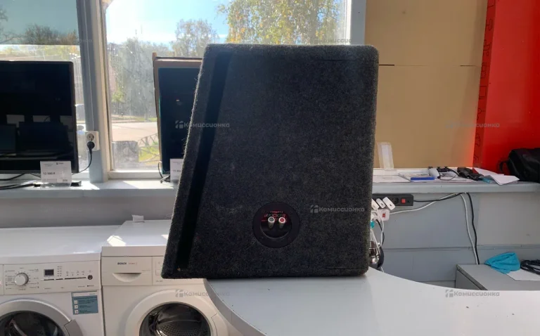 Сабвуфер  Kicker KompS