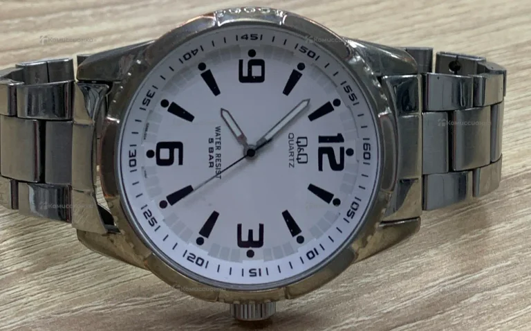 Часы  Q&Q QUARTZ