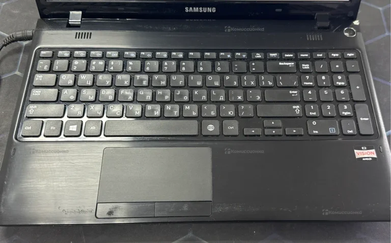Ноутбук Samsung 355E