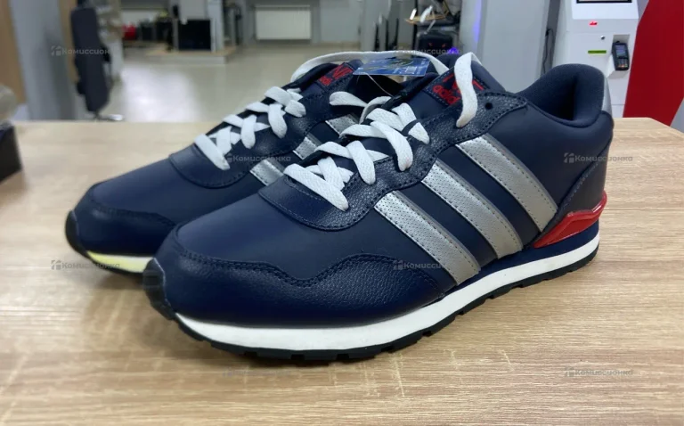 Кроссовки Adidas Runneo 42